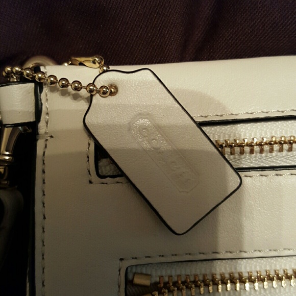 New Coach clutch..special offer today.pls,read - Picture 4 of 4