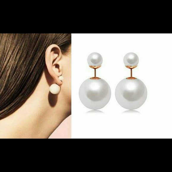 Jewelry - White stud earrings