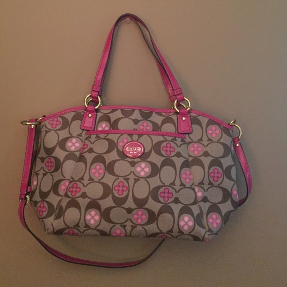 NWOT Large coach purse with pink design