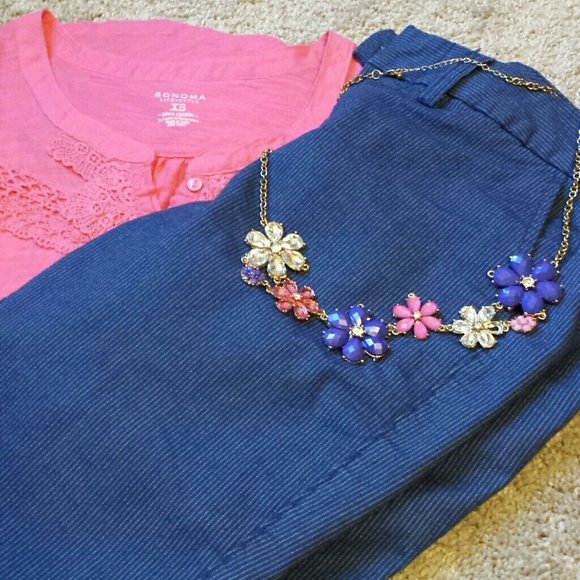 Jewelry - Flower statement necklace