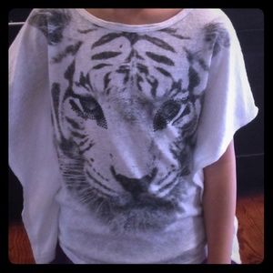Snow leopard butterfly tee