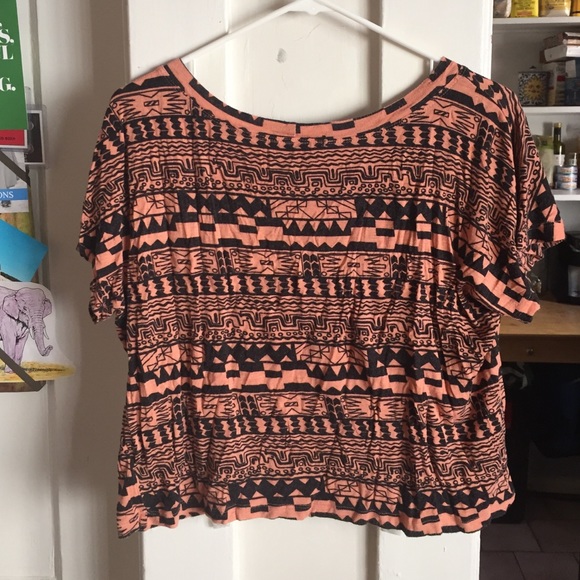 Forever 21 coral & black crop top Size M - Picture 2 of 2