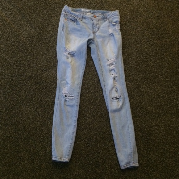 Light distressed jeans