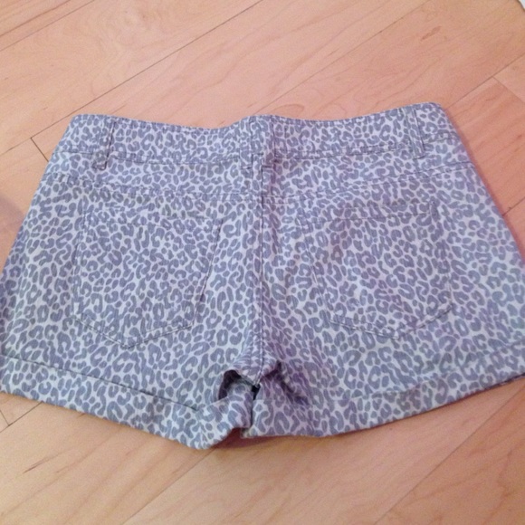 Leopard Print Denim Shorts - Picture 3 of 3