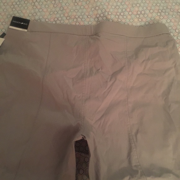 Gray cropped pant