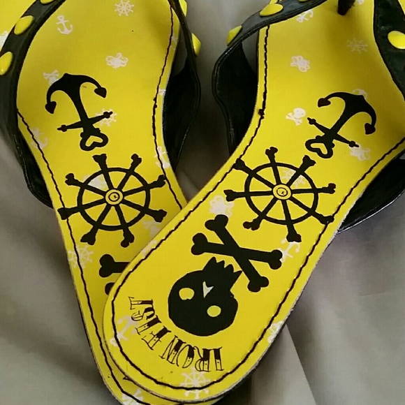 Iron fist, sandal (shoe) 61/2 - Picture 4 of 4