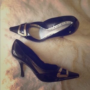 Black patent leather pumps