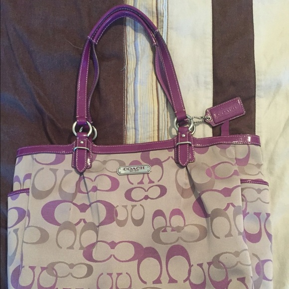 AUTHENTIC Coach Purse - like new.