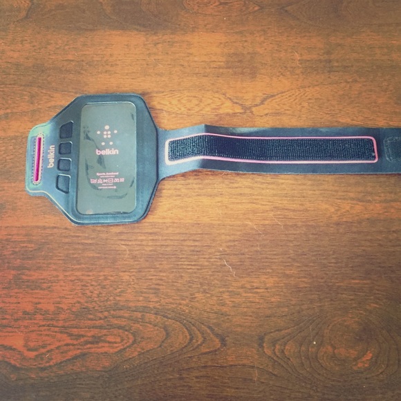 Running arm band for iPhone 5