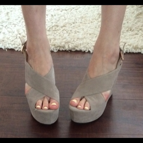 Forever 21 Taupe Suede Wedges 7.5 - Picture 2 of 3