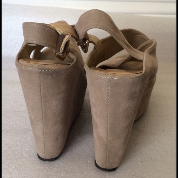 Forever 21 Taupe Suede Wedges 7.5 - Picture 3 of 3