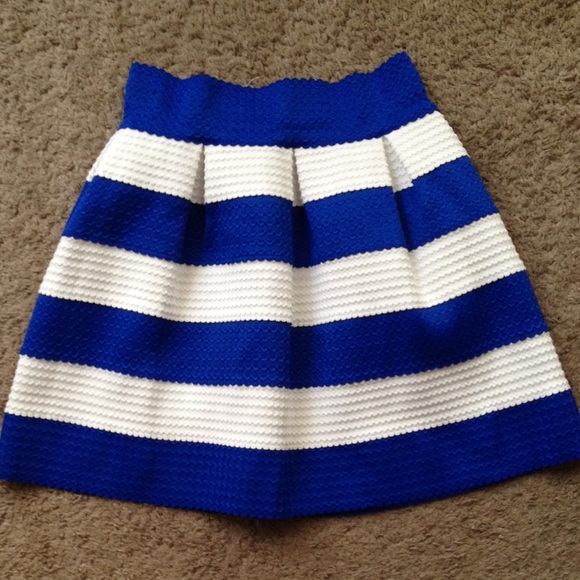 Blue and white ruffle skirt - Picture 1 of 2