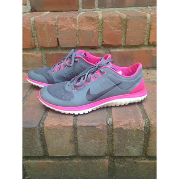 RESERVED Nike 5.0 running shoes