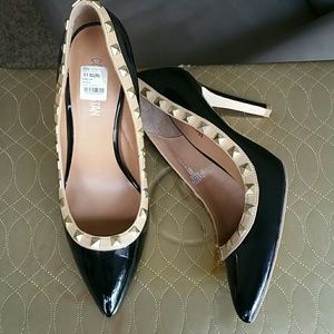 🎆sold🎆Patent leather gold studded pumps