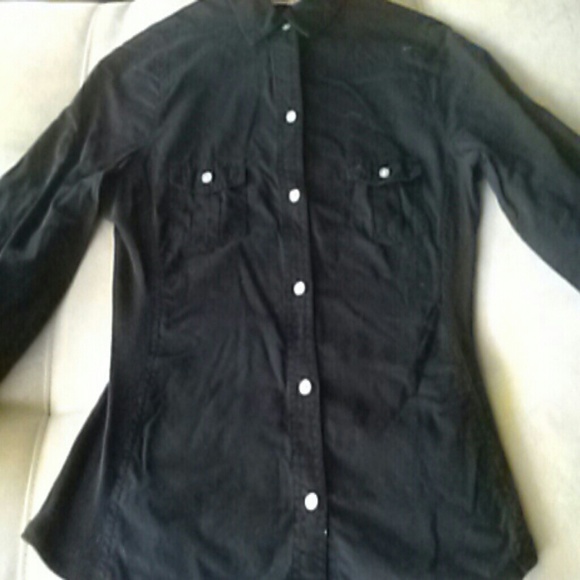Long sleeve bottom down black shirt.