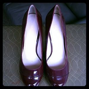 🎆sold🎆Cabernet patent leather platform