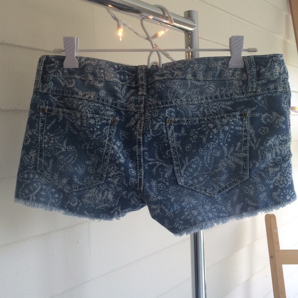 Mudd Brand floral shorts - Picture 2 of 3