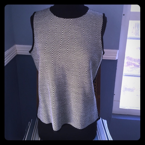Houndstooth turtleneck