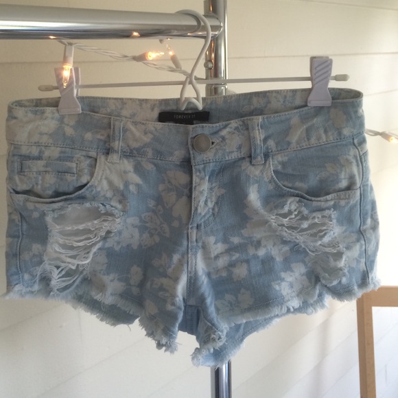 F21 Floral distressed shorts - Picture 1 of 4