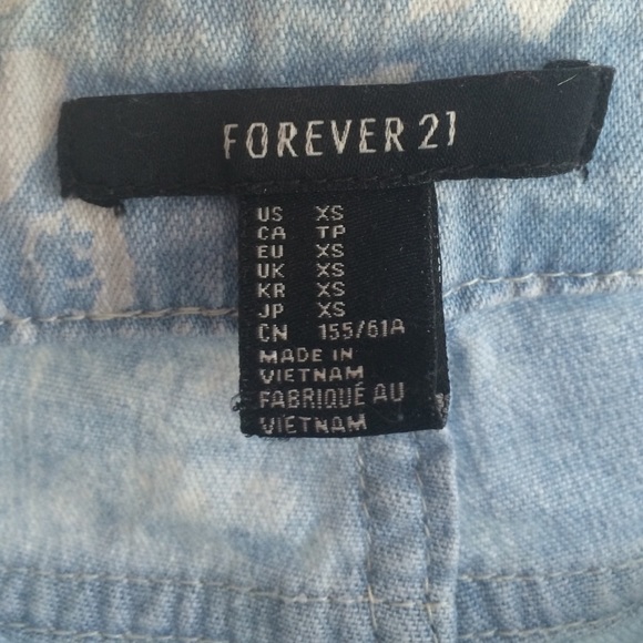 F21 Floral distressed shorts - Picture 4 of 4