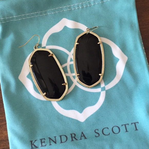 Kendra Scott "Danielle" in Black!