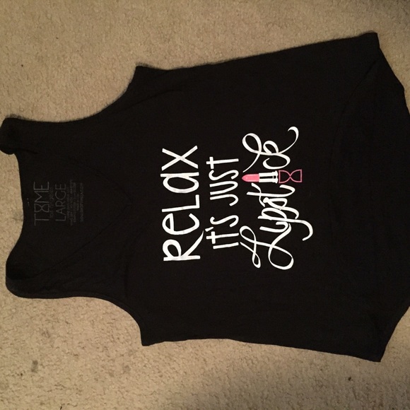 Lipstick tee