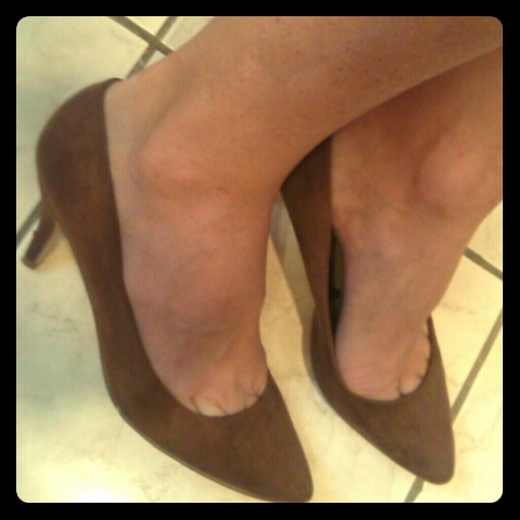 Suede heels - Picture 1 of 3
