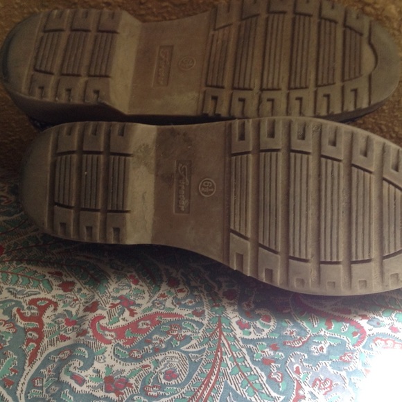 Boots - Picture 3 of 3