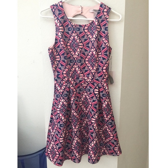 Patterned dress with pockets and a cool back cut