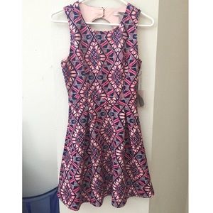 Patterned dress with pockets and a cool back cut