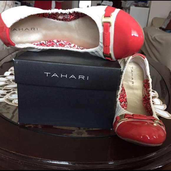 Tahari Veronica Flats