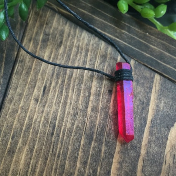 The Vesta Necklace -  raw raspberry Quartz point🌿 - Picture 2 of 3