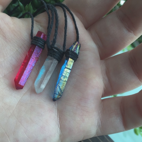 The Vesta Necklace -  raw raspberry Quartz point🌿 - Picture 3 of 3