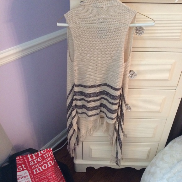fringe vest sweater - Picture 2 of 2