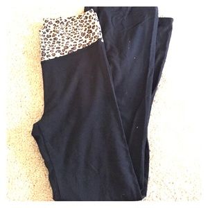 Jeopard print band yoga pants