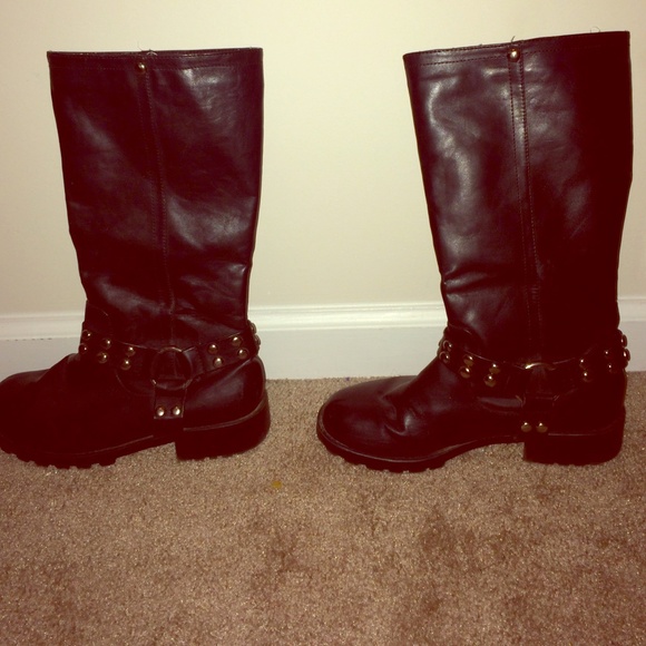 Black boots!