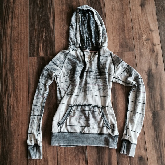 Light and Comfy BillaBong Sweatshirt
