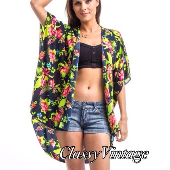 Boutique Tops - Navy garden print Kimono cardigan. NWT