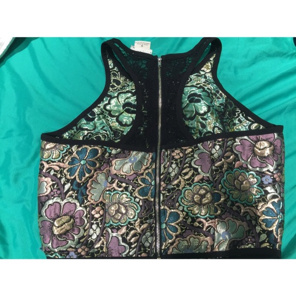 Beautiful floral crop top - Picture 2 of 3