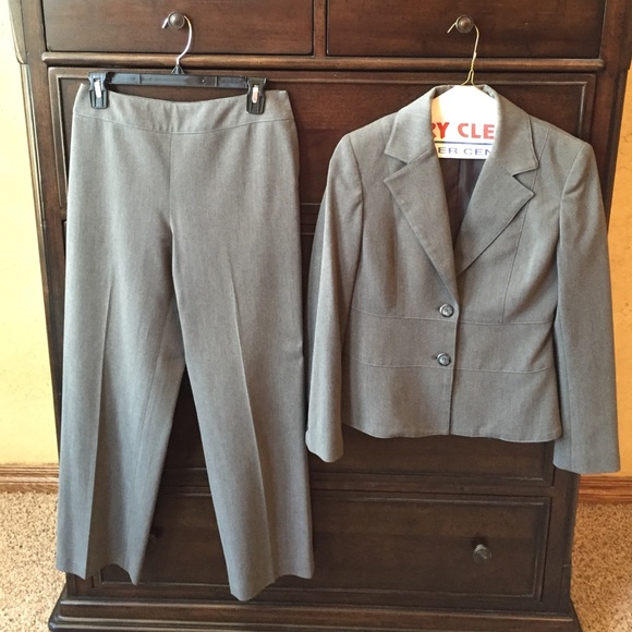 Ladies Kasper suit - Picture 1 of 2