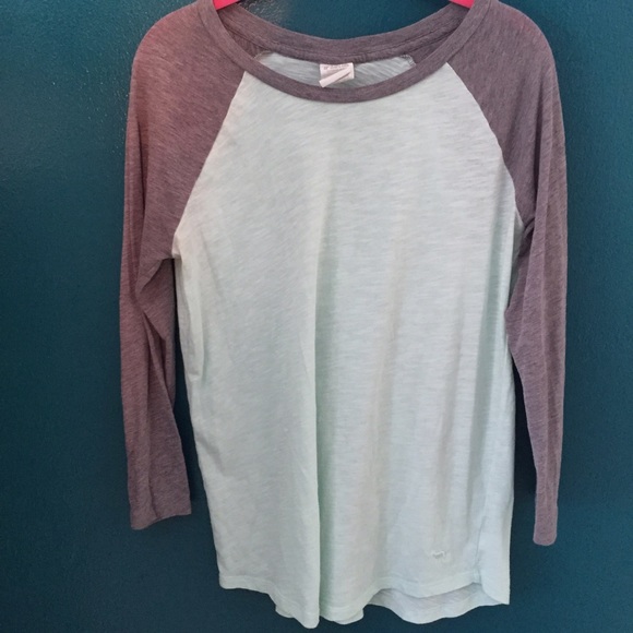 grey/mint vs pink shirt