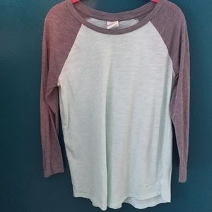 grey/mint vs pink shirt