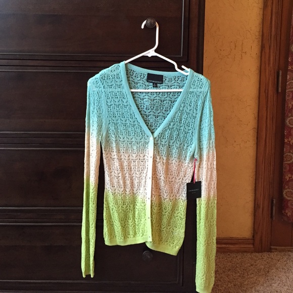 Never been worn sweater - Picture 1 of 3