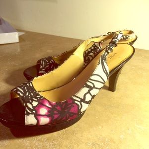 Gorgeous sandle like heels