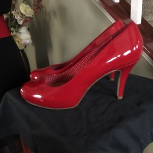 MADDEN GIRL bright red platform pumps, Sz 10