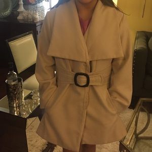 winter fashionable coat. Great Color.