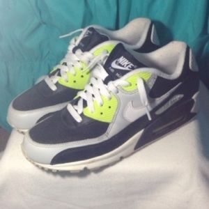 Nike air maxes size 8.5