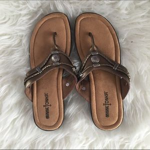 NWOT Minnetonka flip flops