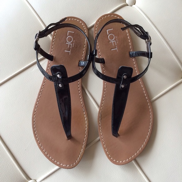 LOFT Shoes - HP🎉[loft] black t-strap sandals