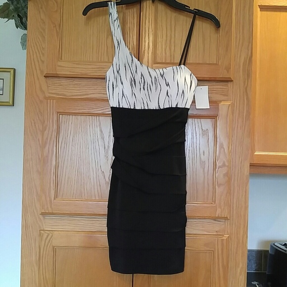 Dresses & Skirts - Cute one strap dress